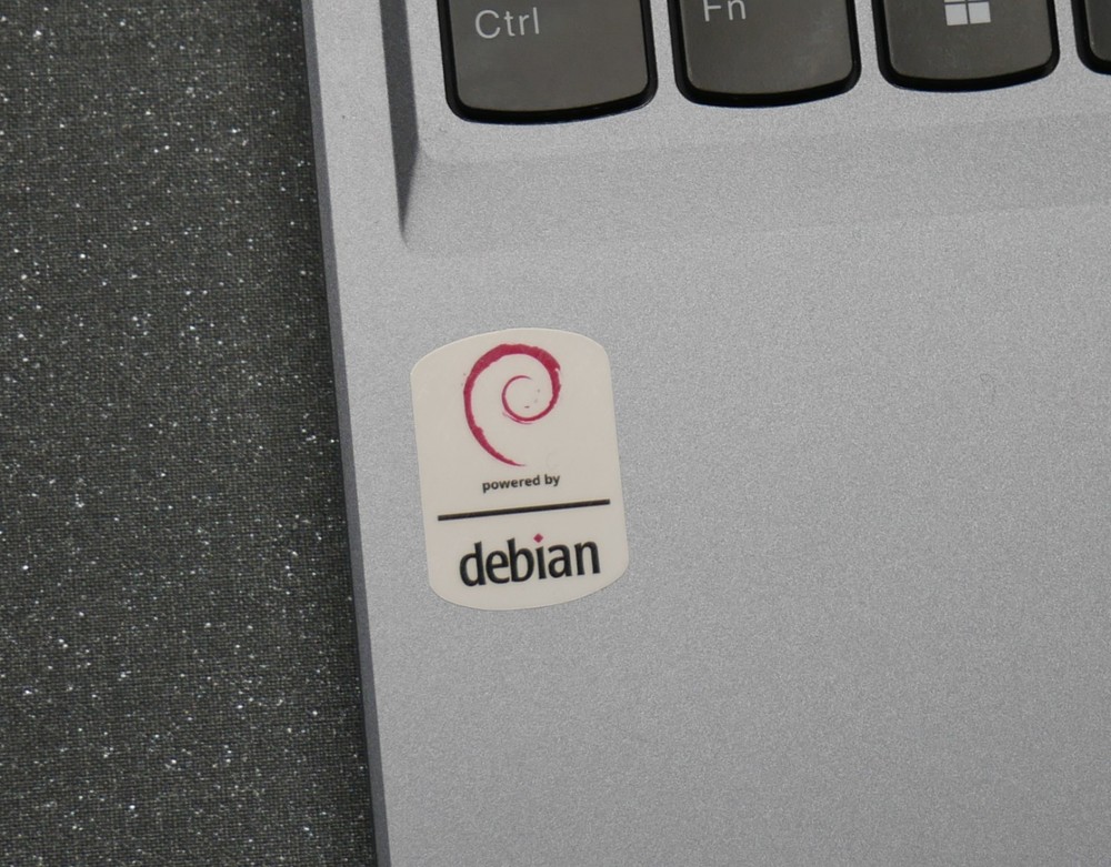 Linux PC Case Stickers - Choose one!