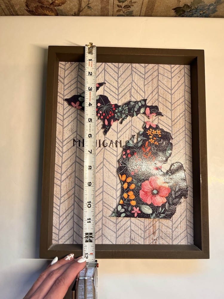 Michigan Flower Pattern Decorative Wall Hanging