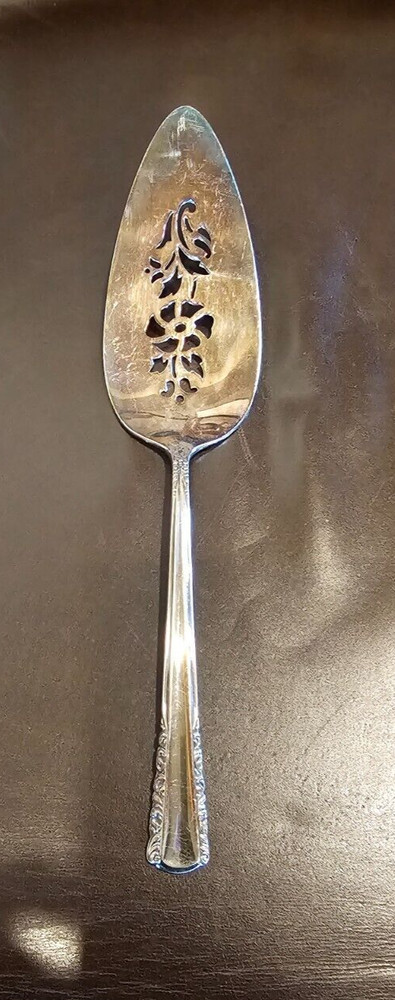 Holmes & Edwards Silverplate FLORAL PIERCED PIE or CAKE SERVER