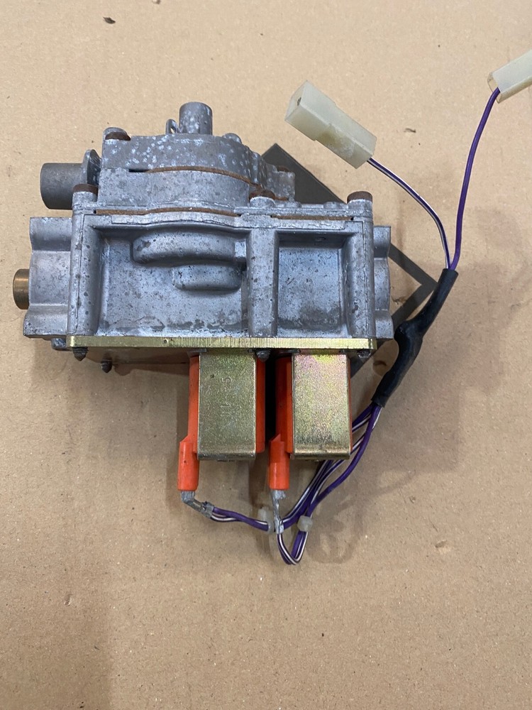 Junkers - SBS - Gas Faucet - CE 427 - 8 747 003 506 - CE427 - 8747003506