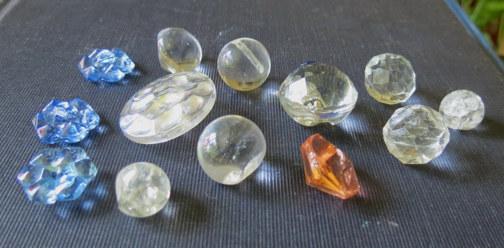 14 VINTAGE GLASS BUTTONS
