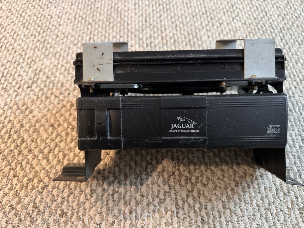 Jaguar X308, XJR 6 Disc CD Changer