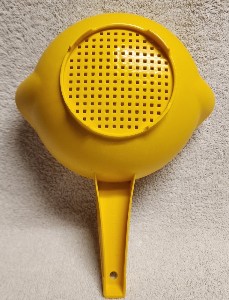 Vintage Tupperware Yellow 1 Quart Kitchen Colander Strainer with Handle 1200