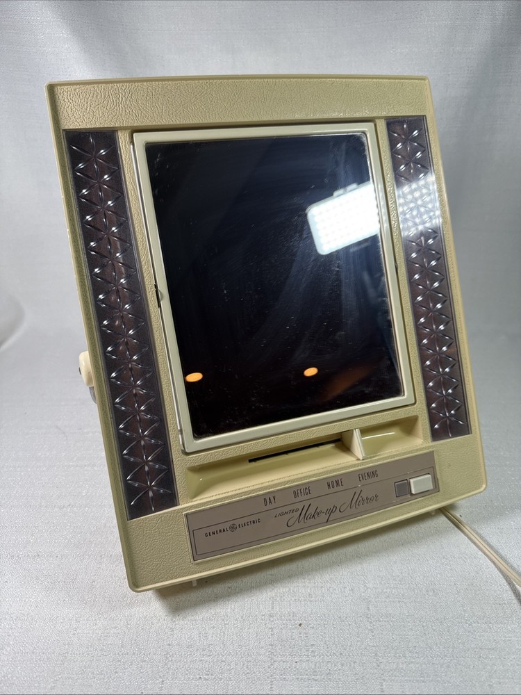 Vintage GE General Electric EUC Lighted Make Up Mirror