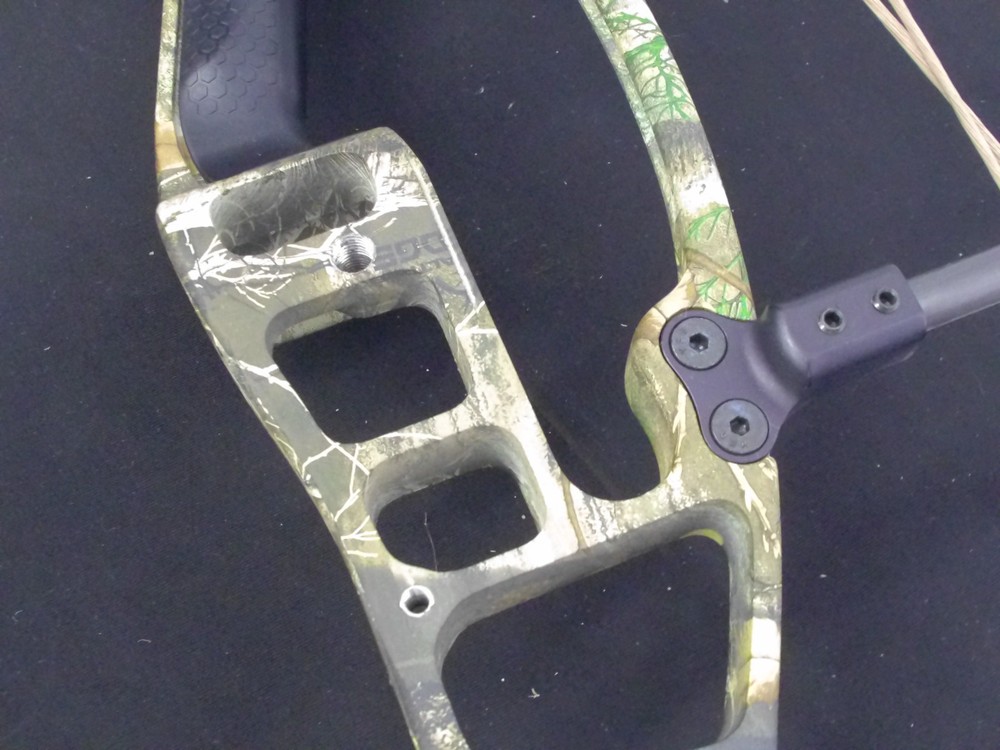 HOYT ECLIPSE RH 40-50LB REAL TREE EDGE COMPOUND BOW NWOT