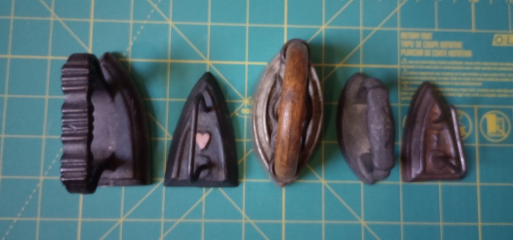 mini sad iron lot