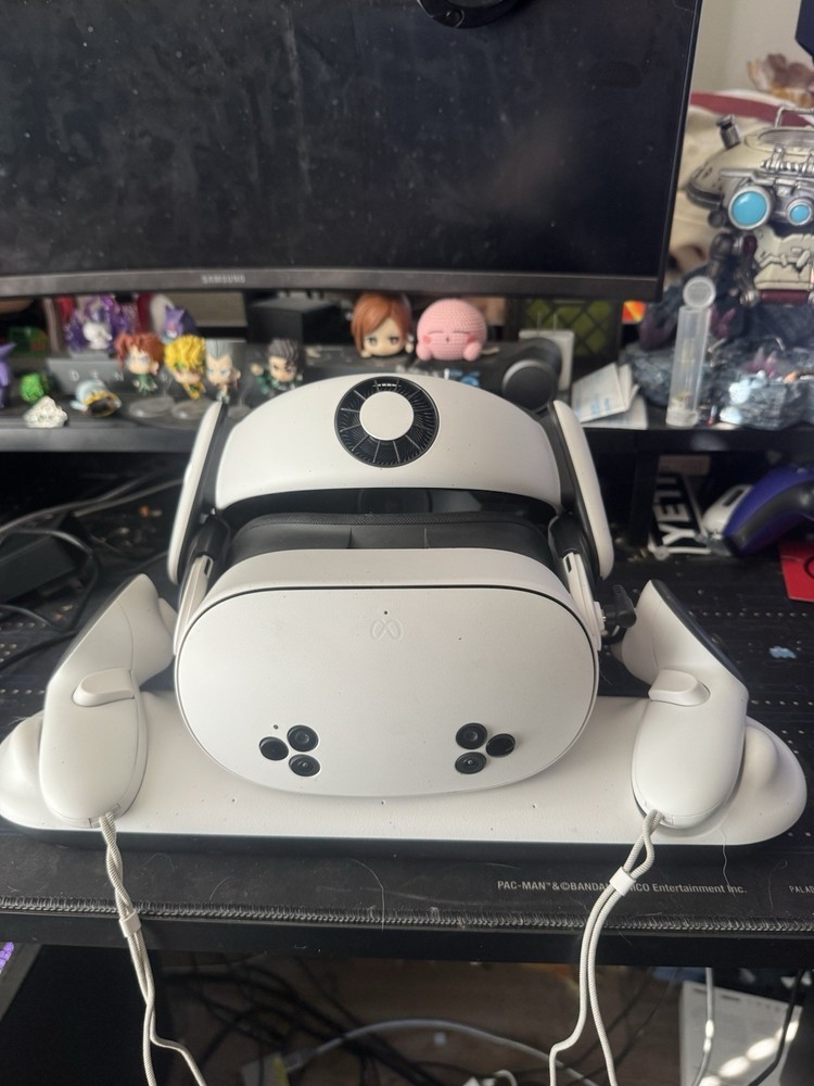 Oculus Quest 3S Virtual Reality and accessories