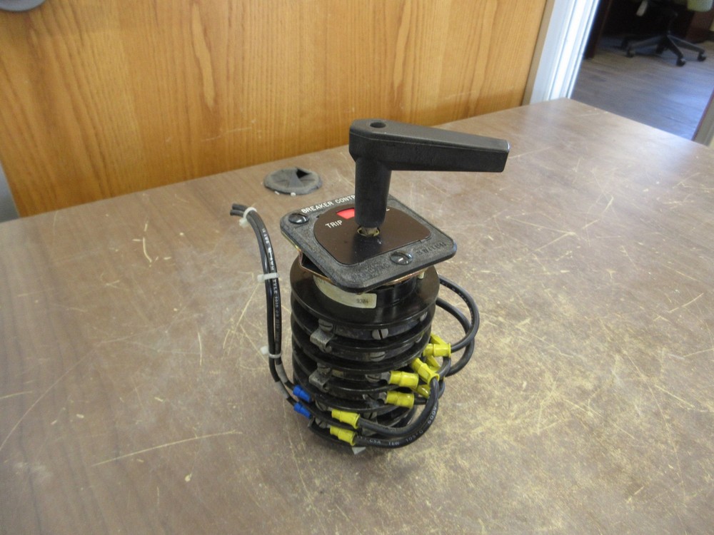 Electroswitch Series 24 Breaker Control Rotary Switch 2412C *Broken Insulator*