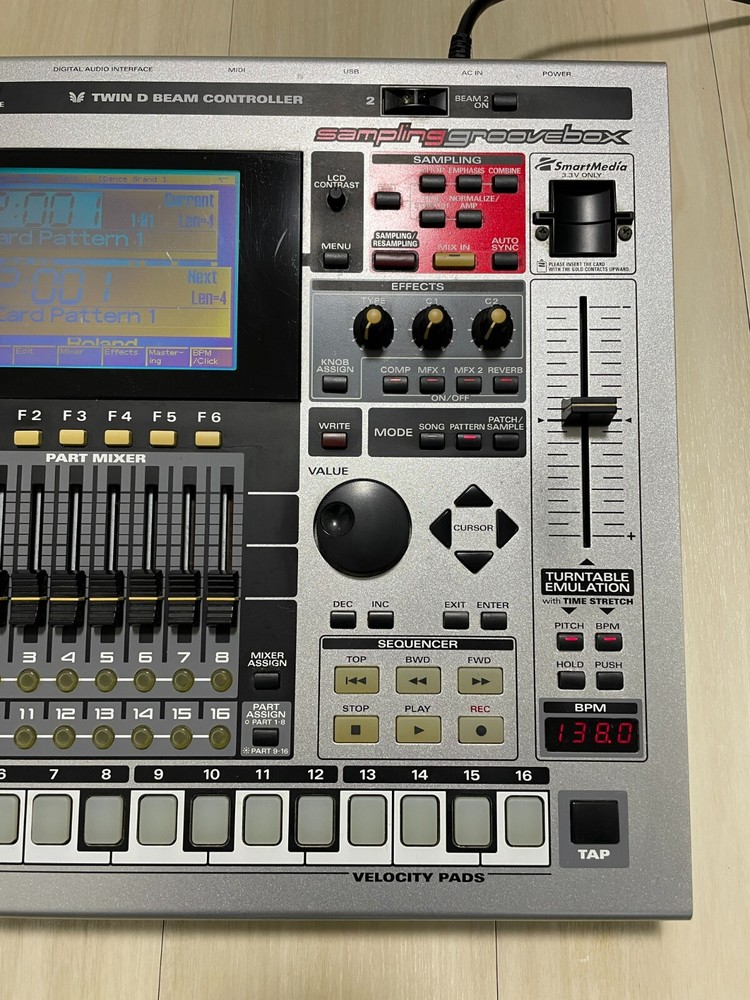Roland MC-909 Music Sampler Sampling Groovebox Drum Machine Synthesizer