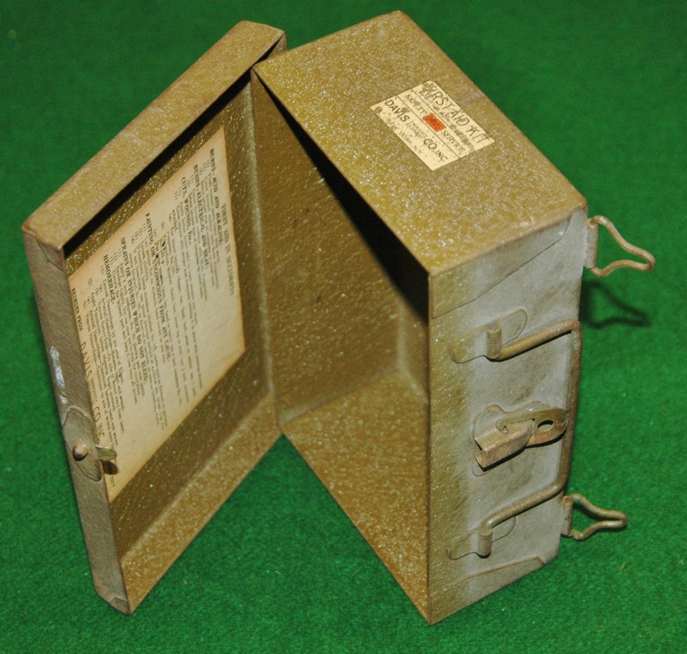 WW2 era US WORK PROGRESS ADMINISTRATION FIRST AID BOX.