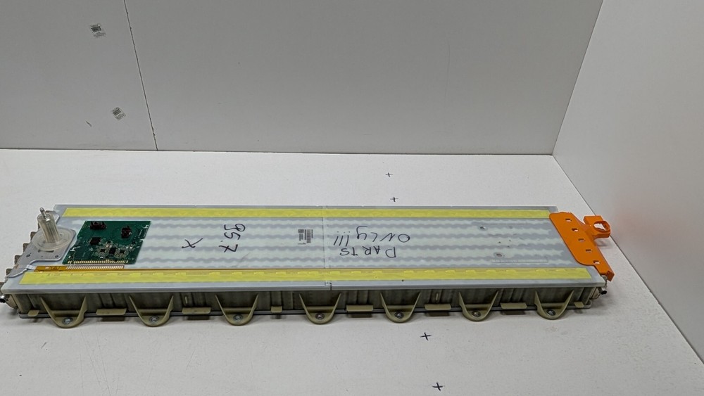 Tesla Model 3 Damaged Battery Module For Pats Only 1093904-00-P OEM