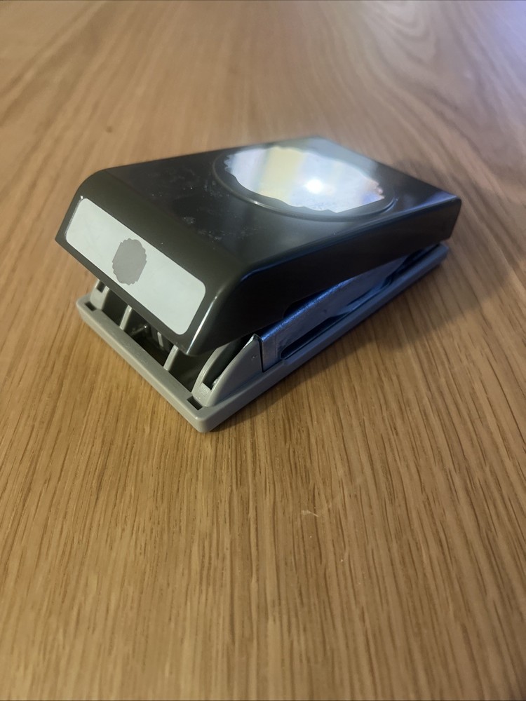 STAMPIN UP NOTE GIFT TAG PAPER PUNCH