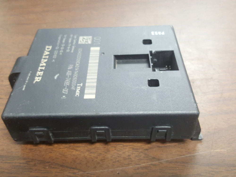 FREIGHTLINER CASCADIA CHASSIC CONTROL MODULE DAIMLER A06- 74995 -007