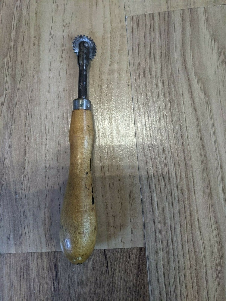 Vintage Wooden Handle Pattern Tracing Wheel Sewing Tool