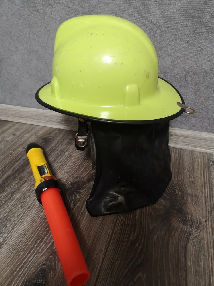 fire helmet + flashlight №1