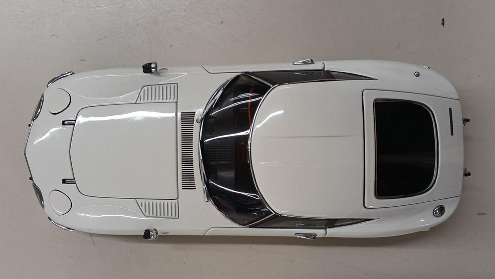 Ebbro 1/24 Toyota 2000Gt