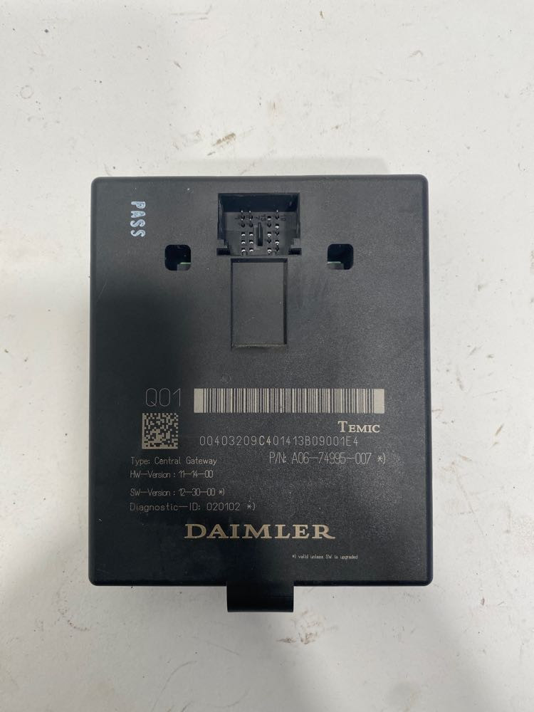 2014 Freightliner Cascadia Cab Module A0674995007 (650-10893)