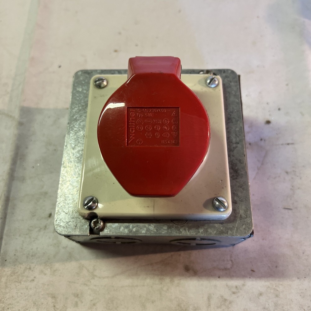 Walther 5111 Surface Mounting Socket 15-5h 230/400 - BS4343