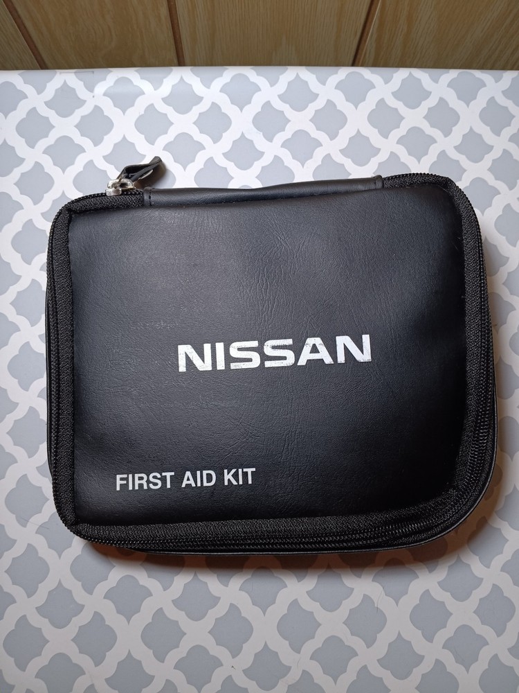 First Aid Kit Nissan & Infinity Part # 999M1-ST000 Almost New