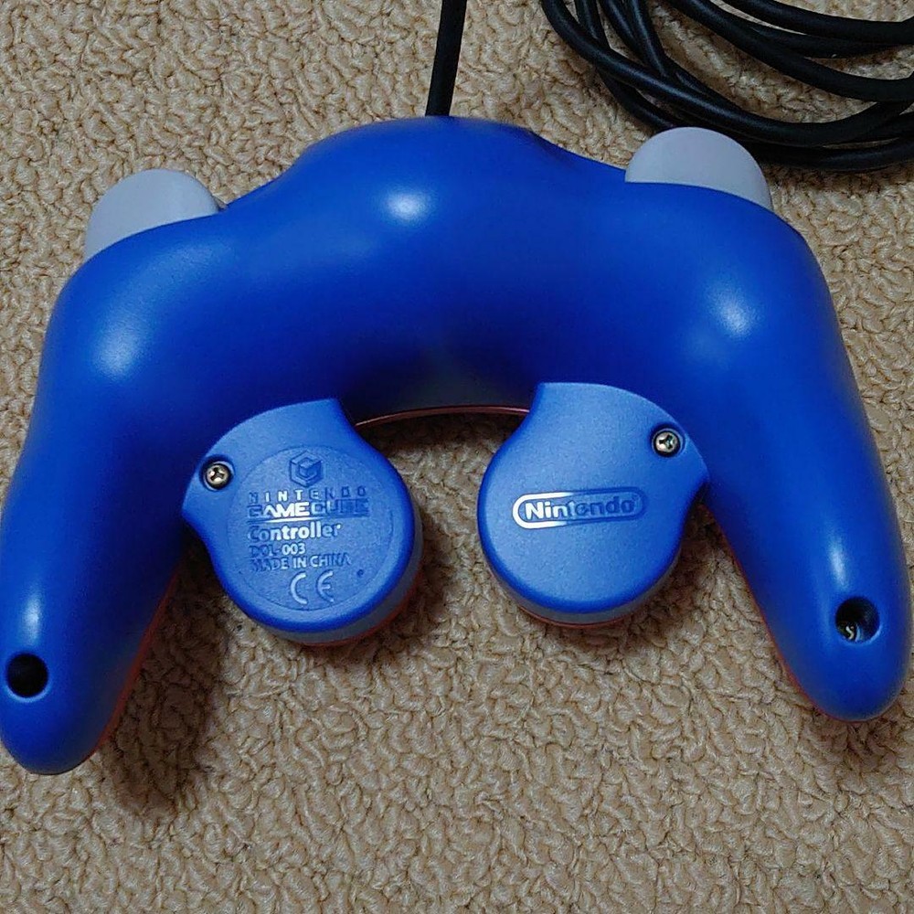Club Nintendo Official Controller Mario Red x Blue for Gamecube