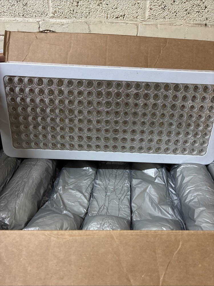KingLED 2000W Grow Light Model No. GW-KNGS200 Full Spectrum 3ftx3ft coverage