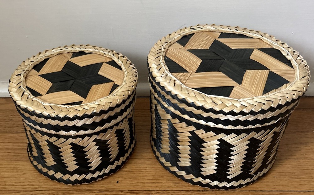 Vintage Set of (2) Round Handwoven Nesting/Stacking Baskets w/Lids; 6.5” & 7.75”