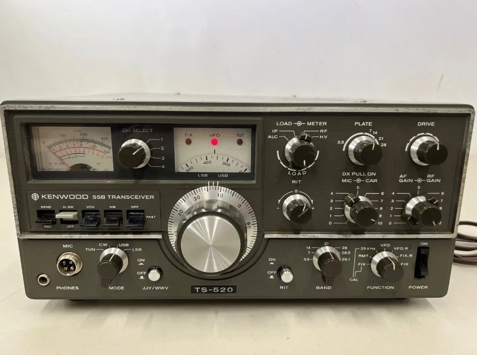 Kenwood TS-520 Transceiver Ham Radio Powers On!