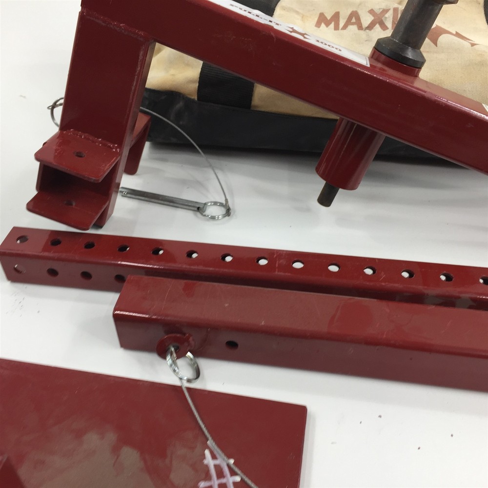 (1) Southwire MaxisJax Pull-It 1000 Frame With Carry Bag