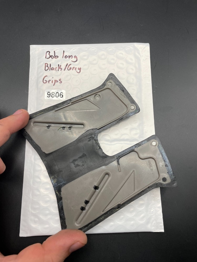 Bob Long Black/Grey Grips