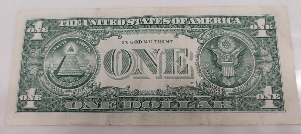 $1 Bill Misaligned One Digit Serial Number *7* STUCK DIGIT Minor ERROR Misprint