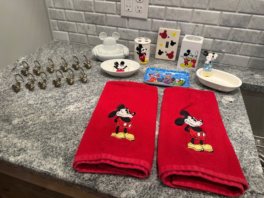 Mickey Mouse bathroom decor
