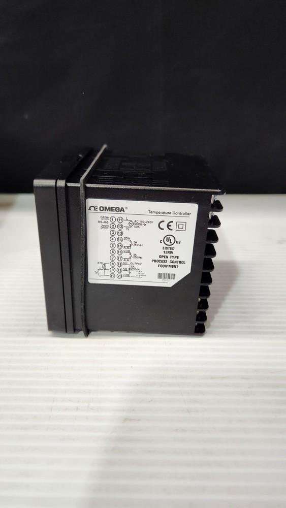 Omega CN730 temperature controller DIN cn733