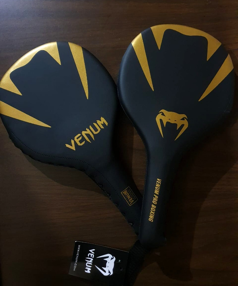VENUM Boxing Punching Striking Kicking Focus Pad Paddle Mitt