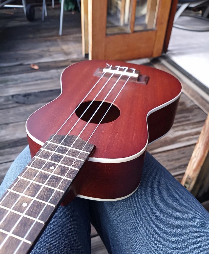 Lanikai LU-22 Concert Ukulele - Preowned Good Condition