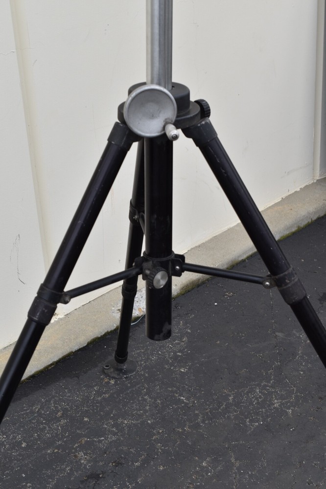 Renishaw tripod base