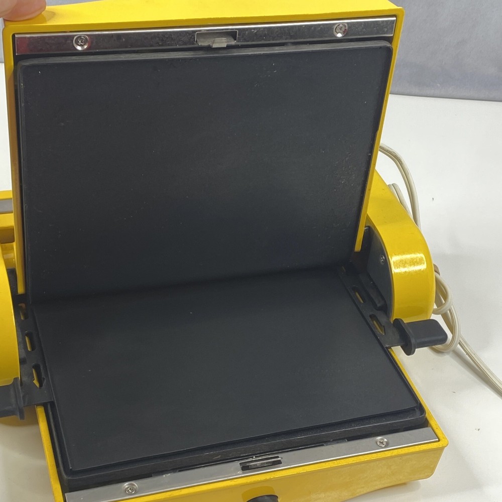 Oscar Mayer ​Yellow Bacon Press & Griddle WORKS!