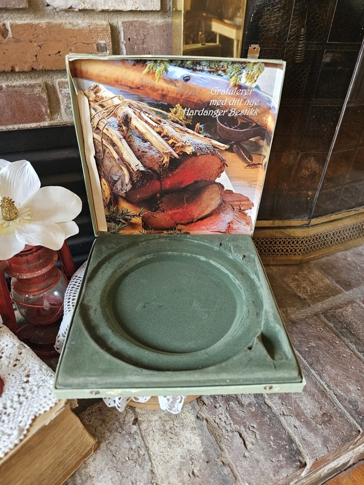 Hardanger Bestikk Serving Platter Includes Original Box w/Pewter Knife & Fork ❄️