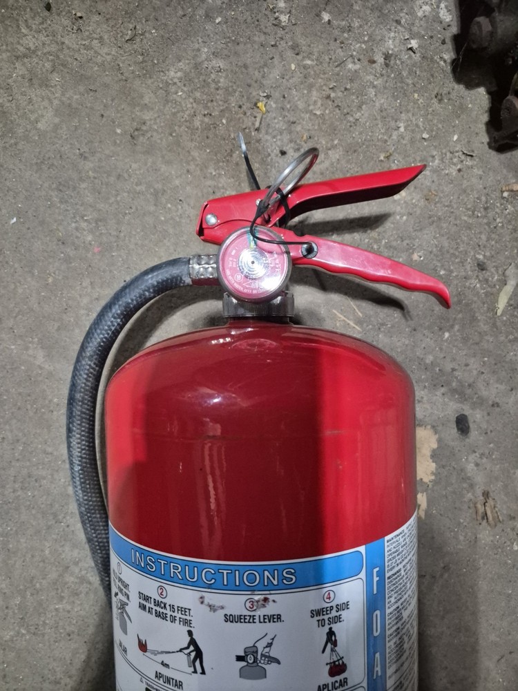 Amerex 2.5 Gallon FOAM Refillable Fire Extinguisher Class 2-A Model 252 Red VERS