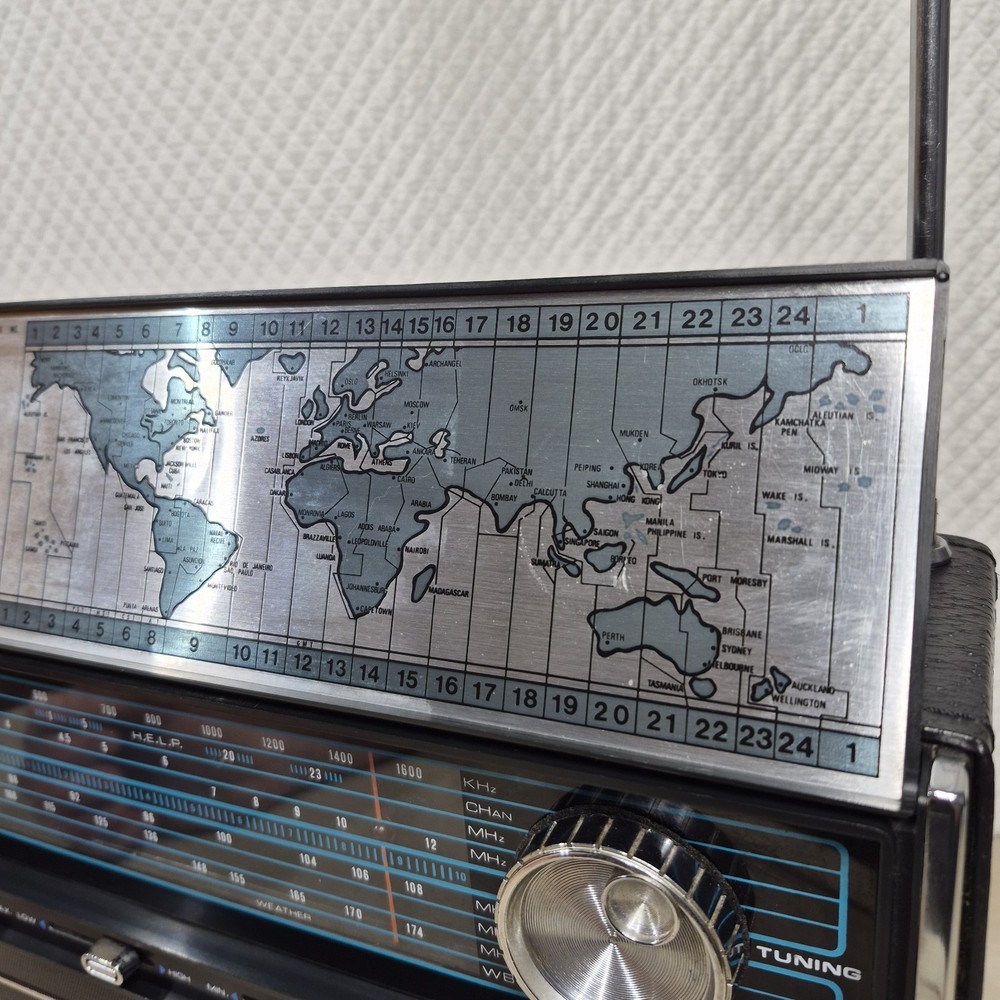 Vintage 70's 1425 Westminster Solid state World Time Ham operators multiband