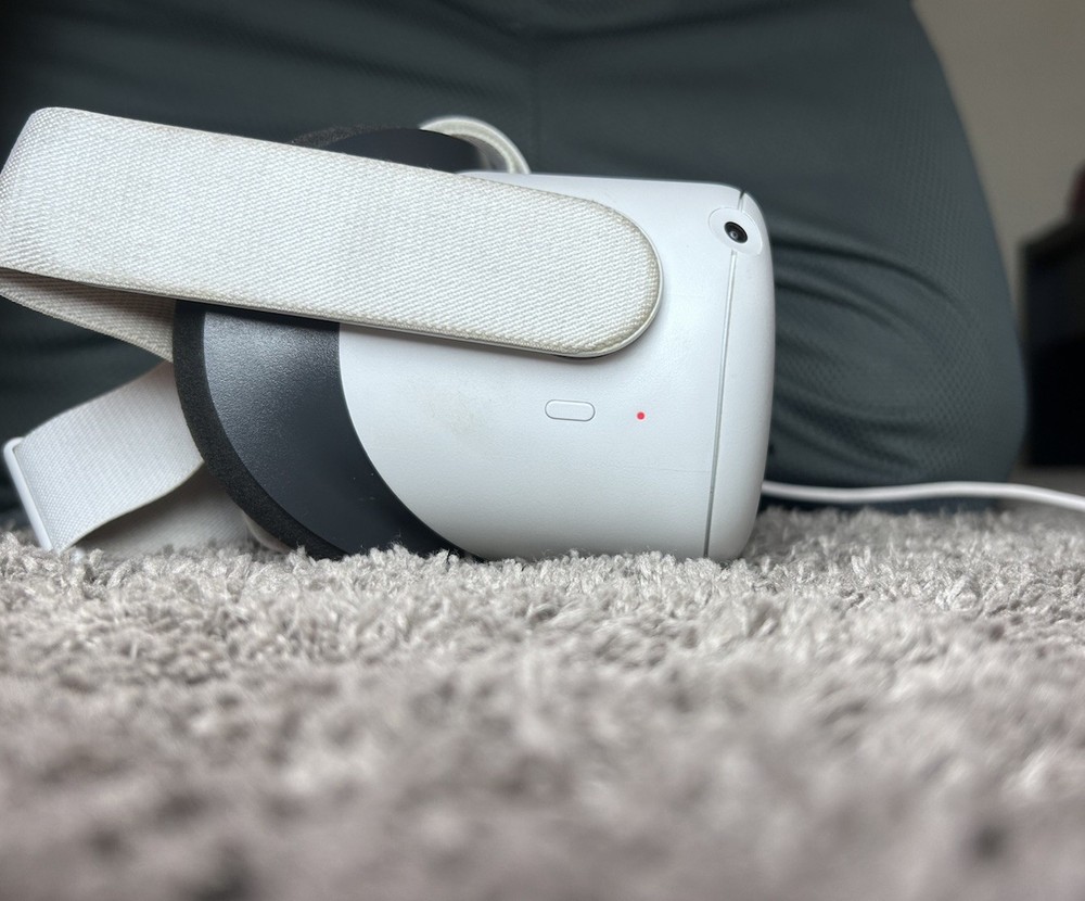Oculus Quest 2 (128GB) Virtual Reality Headset OG NO CONTROLLERS WORKING
