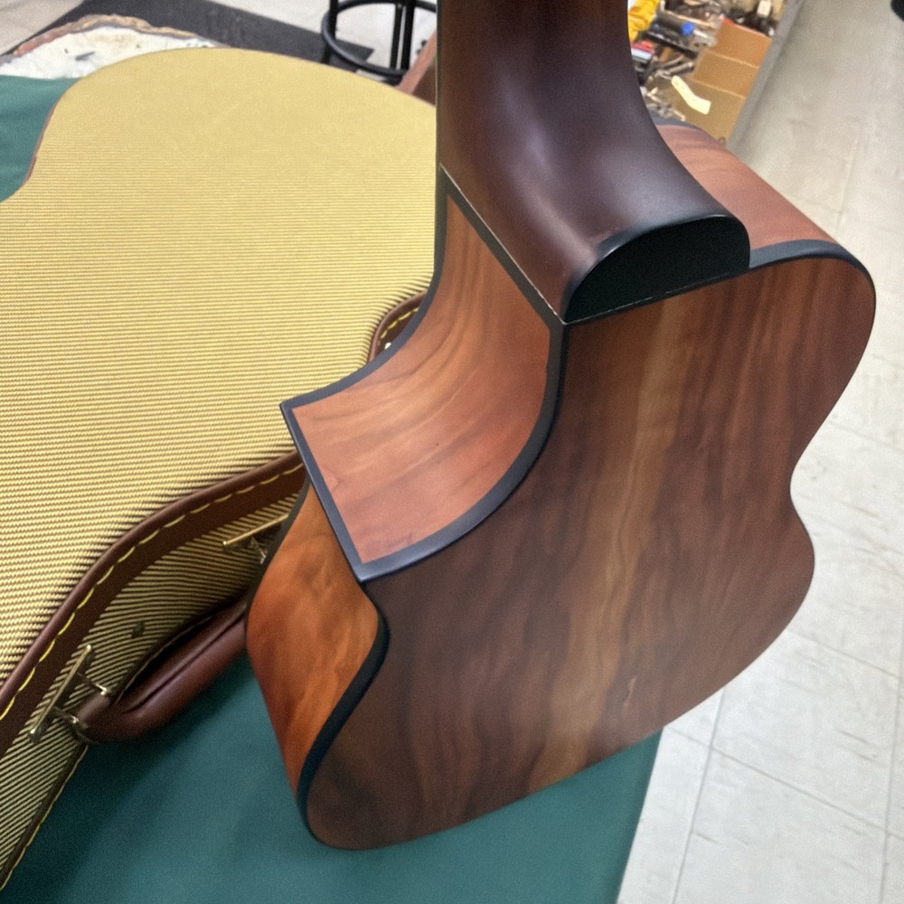 Stevens ukulele bass. UB-082 With Case