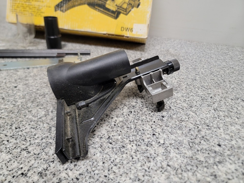 DeWALT DW6913 Universal Edge Guide w/ Vacuum Adapter