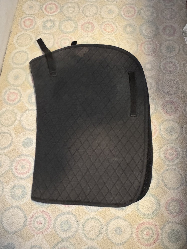 4 saddle pads in this bundle- multiple brands.