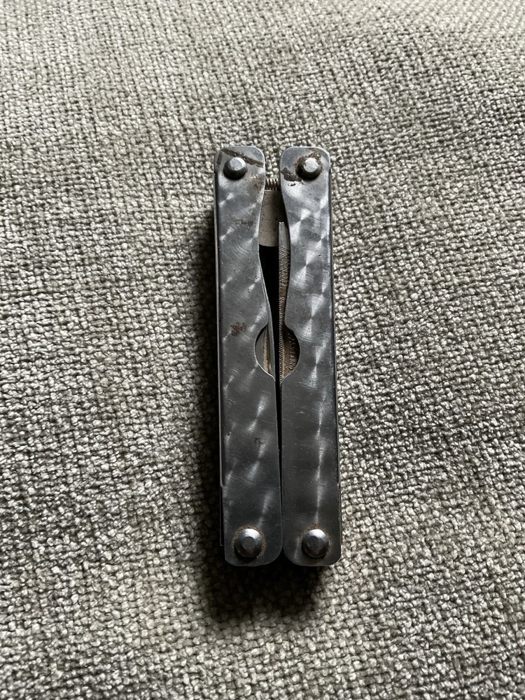 Multi-tool Unbranded Vtg See Pics With Black Leather Case