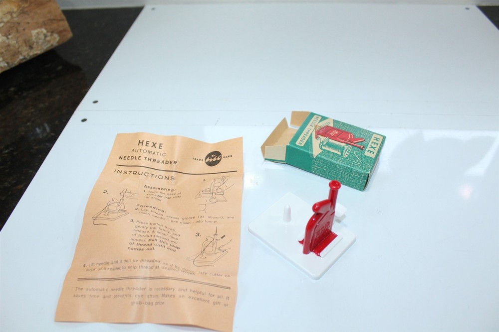 Vintage Hexe Automatic Needle Threader In Original Box