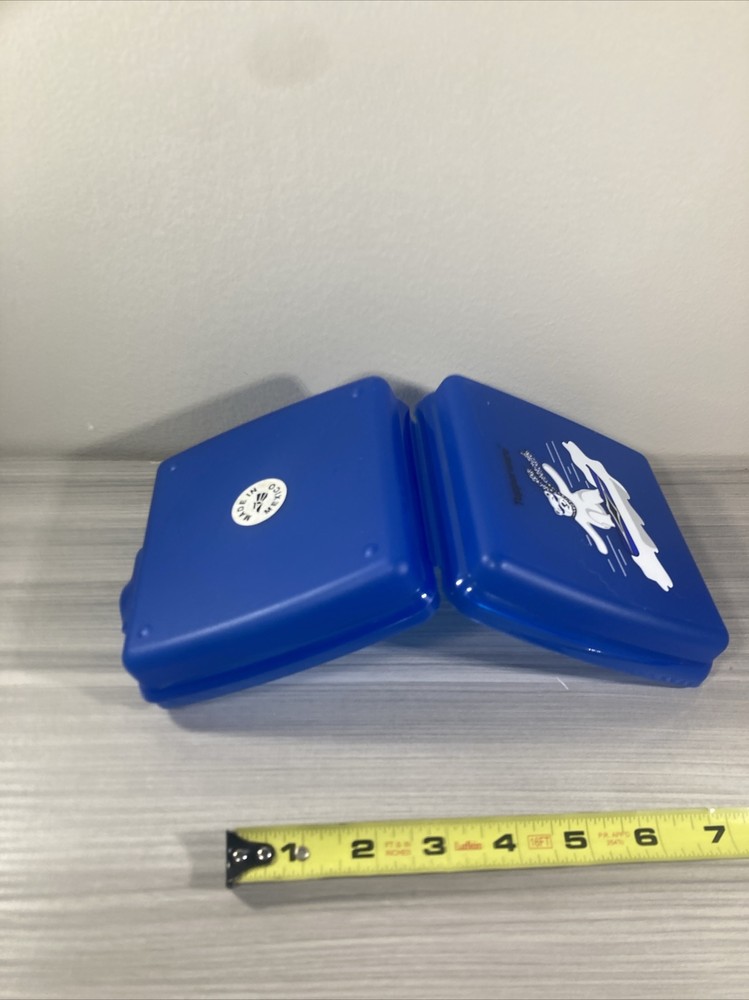 Tupperware Polar Bear Sandwich Keeper New!