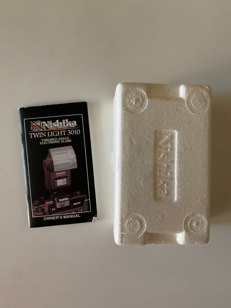 Nishika Twin Light 3010 Variable Angle Electronic Flash, it does NOT turn on