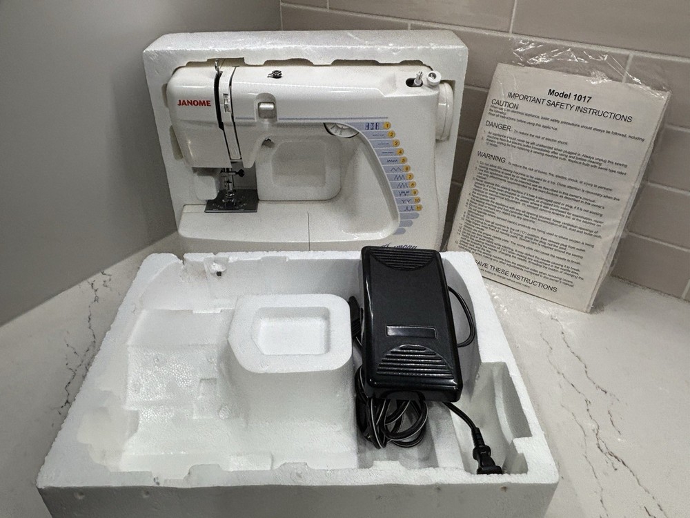 Janome Harmony 1017 Sewing Machine 2005...MUST SEE!