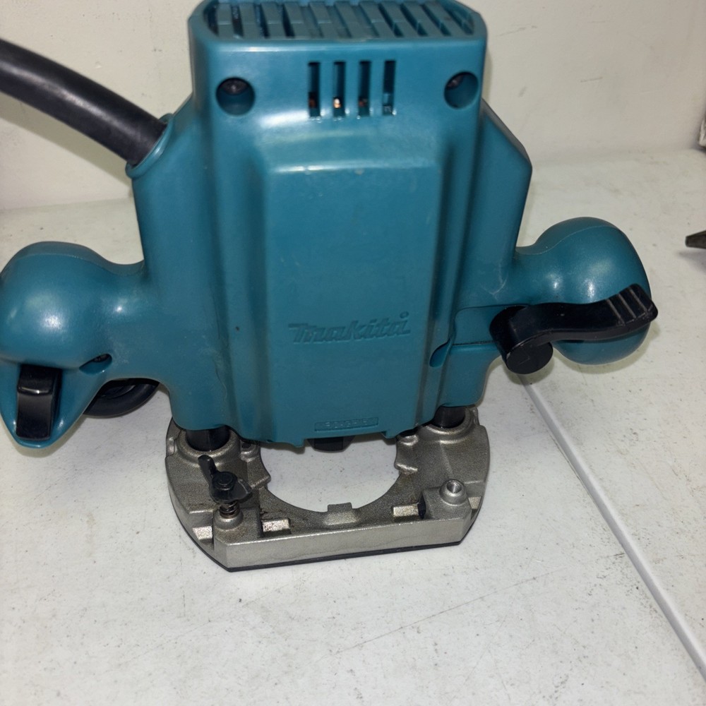 Makita Router Model 3621 New - Open Box