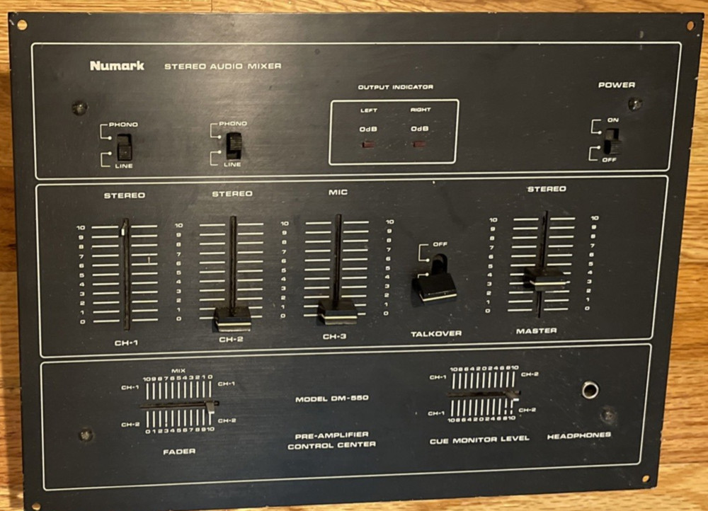 Numark Studio Audio Master Control Center DM-550